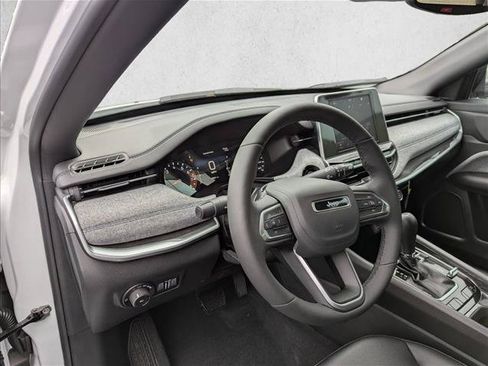 New 2026 Jeep Compass Latitude AWD/4WD image 12