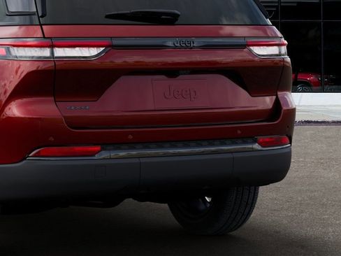 New 2025 Jeep Grand Cherokee Limited image 13