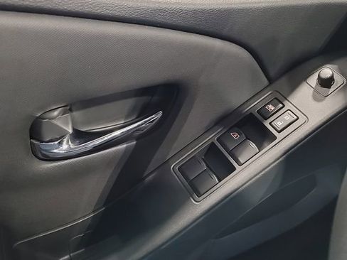 Used 2022 Nissan Frontier SV AWD/4WD image 16