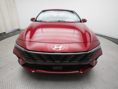 Used 2025 Hyundai Elantra Limited FWD image 11