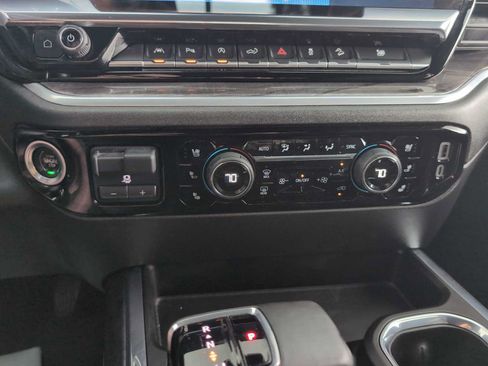 Used 2023 Chevrolet Silverado 1500 LTZ w/ LTZ Convenience Package II AWD/4WD image 18