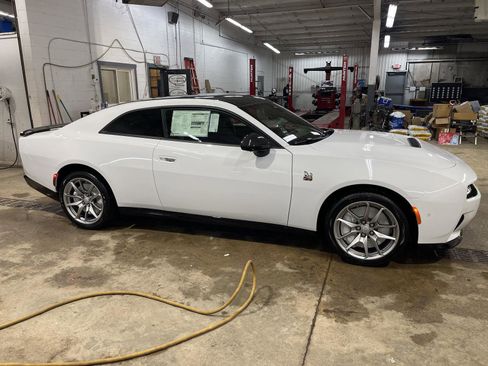 New 2026 Dodge Charger Daytona Scat Pack image 8