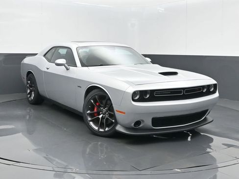 Used 2023 Dodge Challenger R/T w/ Performance Handling Group RWD image 2