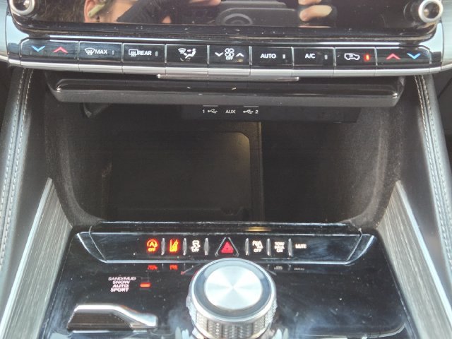 Certified 2024 Jeep Wagoneer Series II AWD/4WD image 19