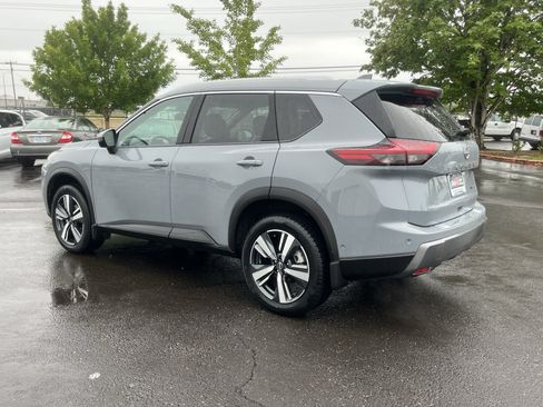Used 2025 Nissan Rogue SL AWD/4WD image 3