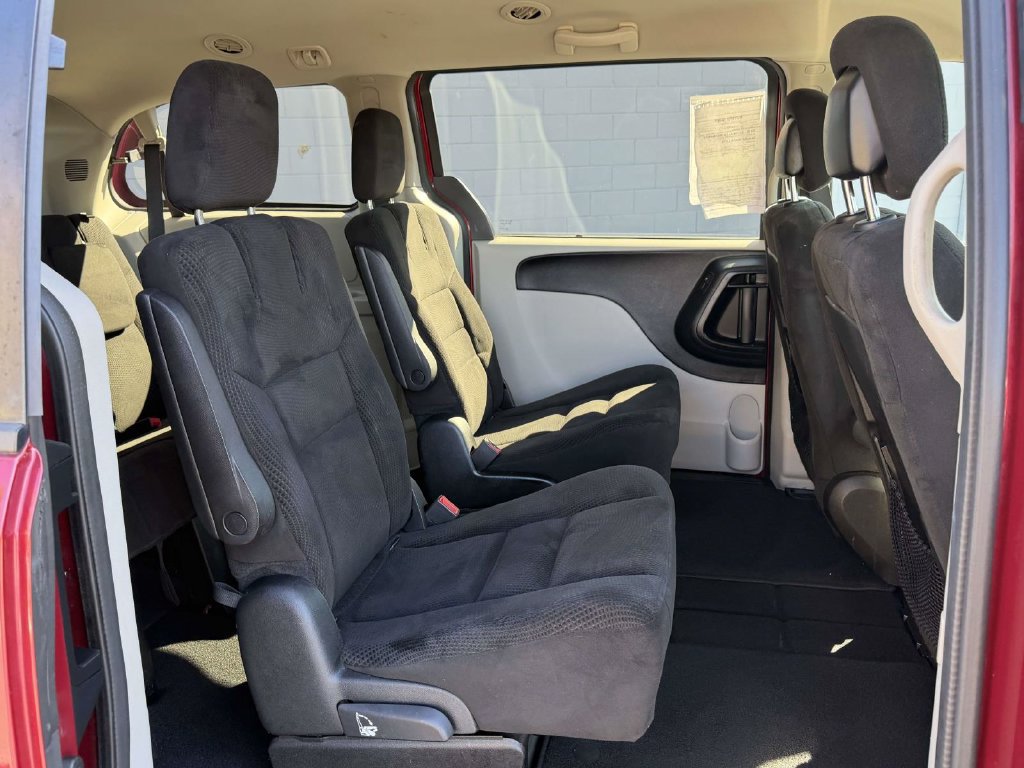 Used 2016 Dodge Grand Caravan SXT w/ UConnect Hands-Free Group FWD image 11
