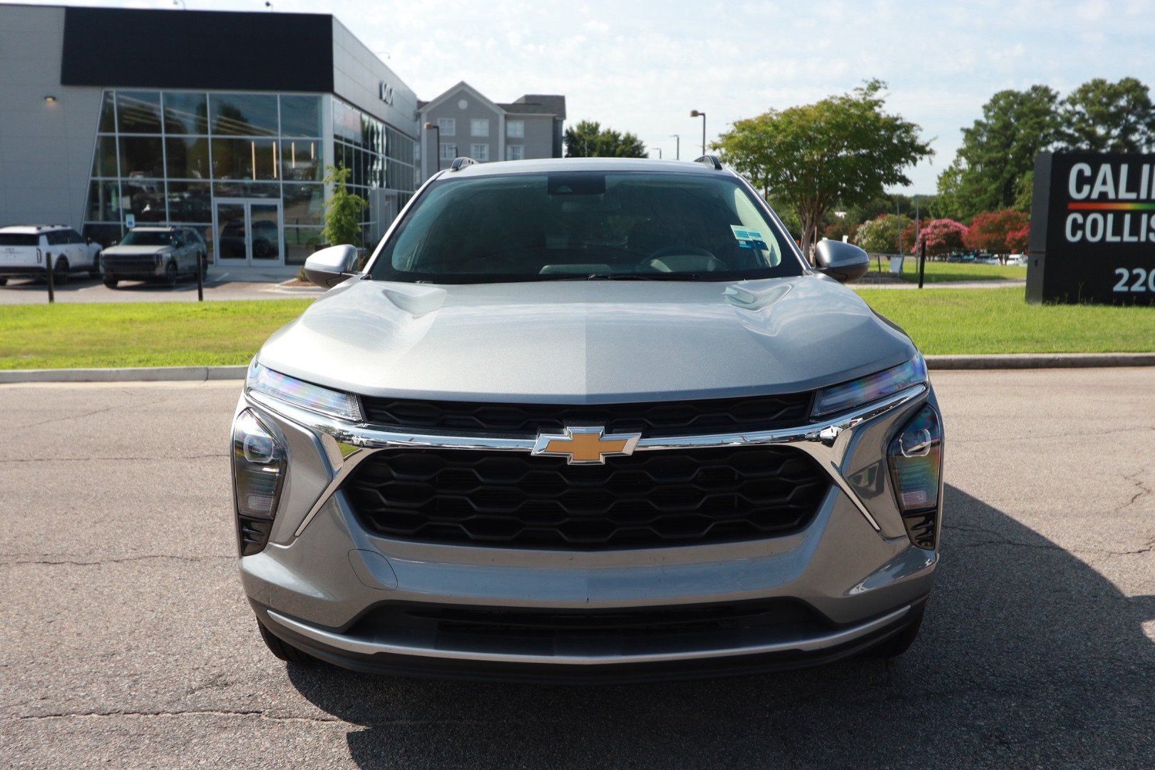 Used 2025 Chevrolet Trax LT w/ LT Convenience Package FWD image 8