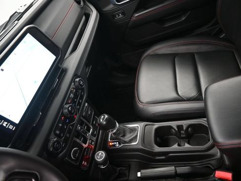 Used 2024 Jeep Wrangler Unlimited Rubicon AWD/4WD image 21