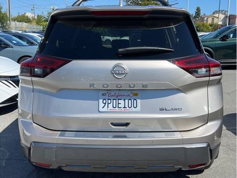 Used 2024 Nissan Rogue SL w/ SL Premium Package AWD/4WD image 4