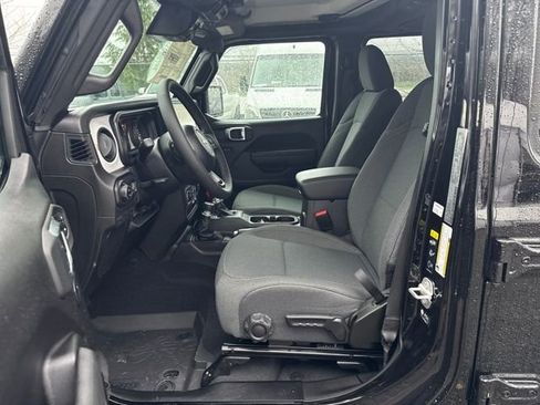 New 2025 Jeep Gladiator Sport image 14