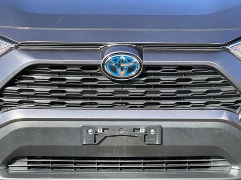 Used 2021 Toyota RAV4 XLE AWD/4WD image 9
