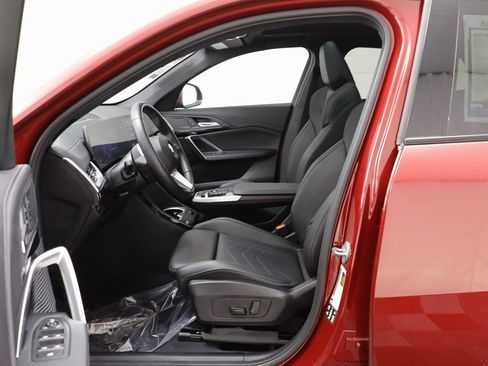 Certified 2025 BMW X2 xDrive28i image 5