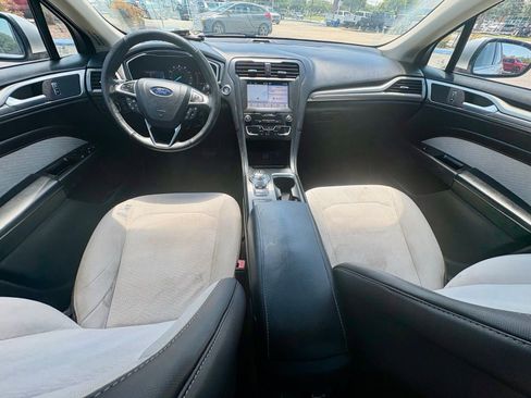 Used 2019 Ford Fusion SE w/ Equipment Group 151A FWD image 11