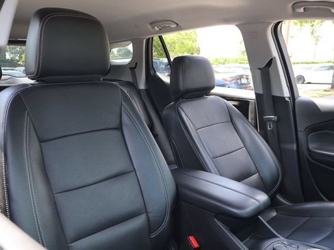 Used 2024 GMC Terrain SLT FWD image 30