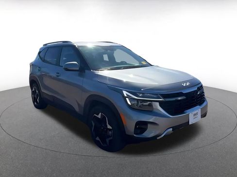 Used 2025 Kia Seltos S image 3