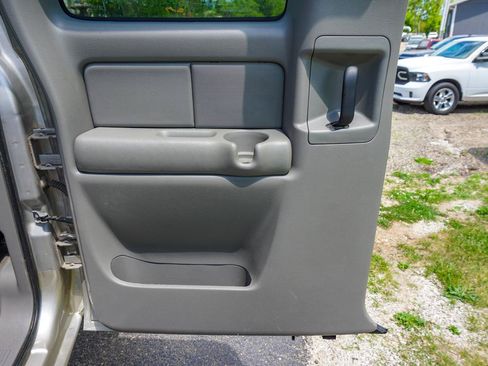 Used 2005 GMC Sierra 2500 SLT w/ Heavy-Duty Power Package AWD/4WD image 25