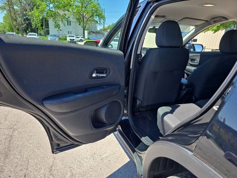 Used 2019 Honda HR-V LX image 29