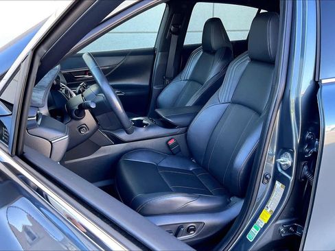 Used 2023 Toyota Venza Limited image 7