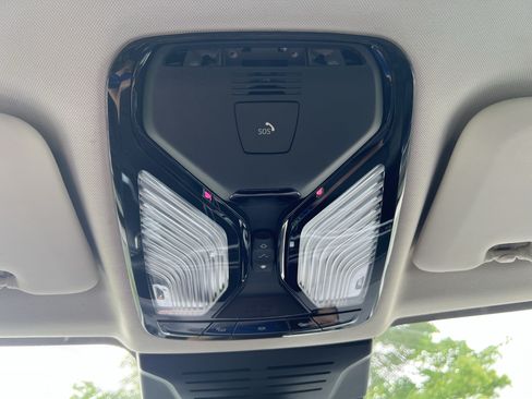 Used 2023 BMW X7 xDrive40i w/ Premium Package AWD/4WD image 28