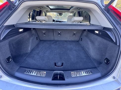 Used 2019 Cadillac XT4 Premium Luxury w/ Enhanced Visibility Package image 31