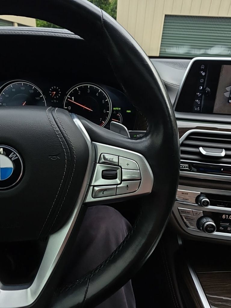Used 2016 BMW 750i xDrive AWD/4WD image 28