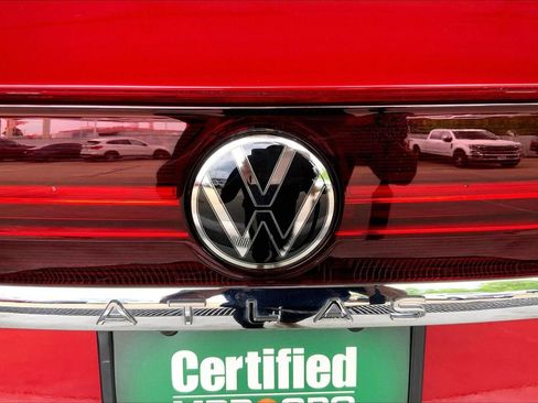 Used 2024 Volkswagen Atlas SE w/ Black Wheel Package FWD image 7