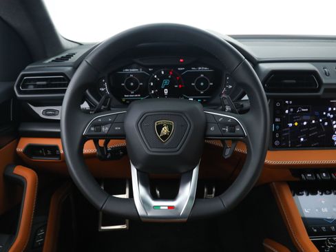 Used 2025 Lamborghini Urus SE AWD/4WD image 26
