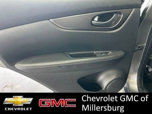 Used 2017 Nissan Rogue Sport S w/ S Appearance Package AWD/4WD image 22