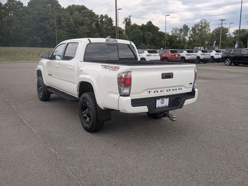 Used 2022 Toyota Tacoma TRD Sport AWD/4WD image 3