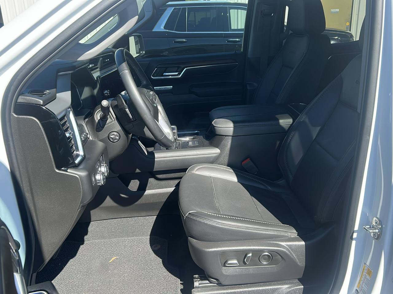 Used 2024 GMC Sierra 1500 Denali w/ Denali Reserve Package AWD/4WD image 11