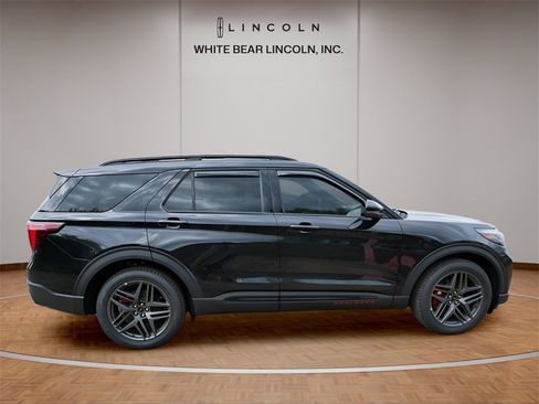 Used 2025 Ford Explorer ST image 4