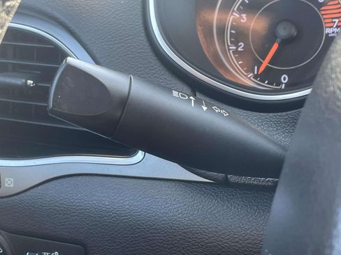 Used 2019 Jeep Cherokee Limited FWD image 23