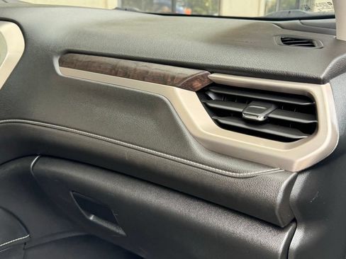 Used 2021 GMC Acadia Denali FWD image 23
