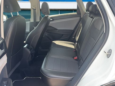 Used 2023 Volkswagen Taos SE w/ Panoramic Sunroof Package AWD/4WD image 15
