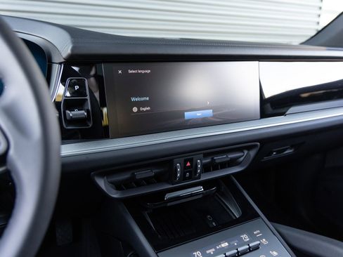 Certified 2026 Porsche Cayenne AWD/4WD image 16