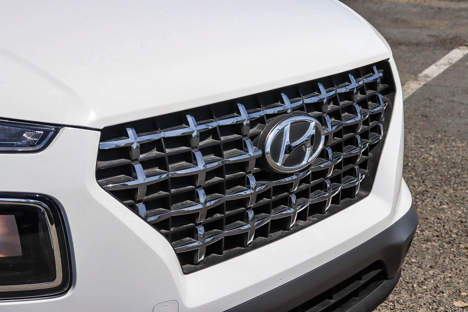 Used 2024 Hyundai Venue SEL FWD image 6