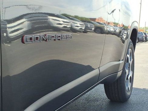 Used 2022 Jeep Compass Trailhawk w/ Trailhawk Convenience Group AWD/4WD image 34