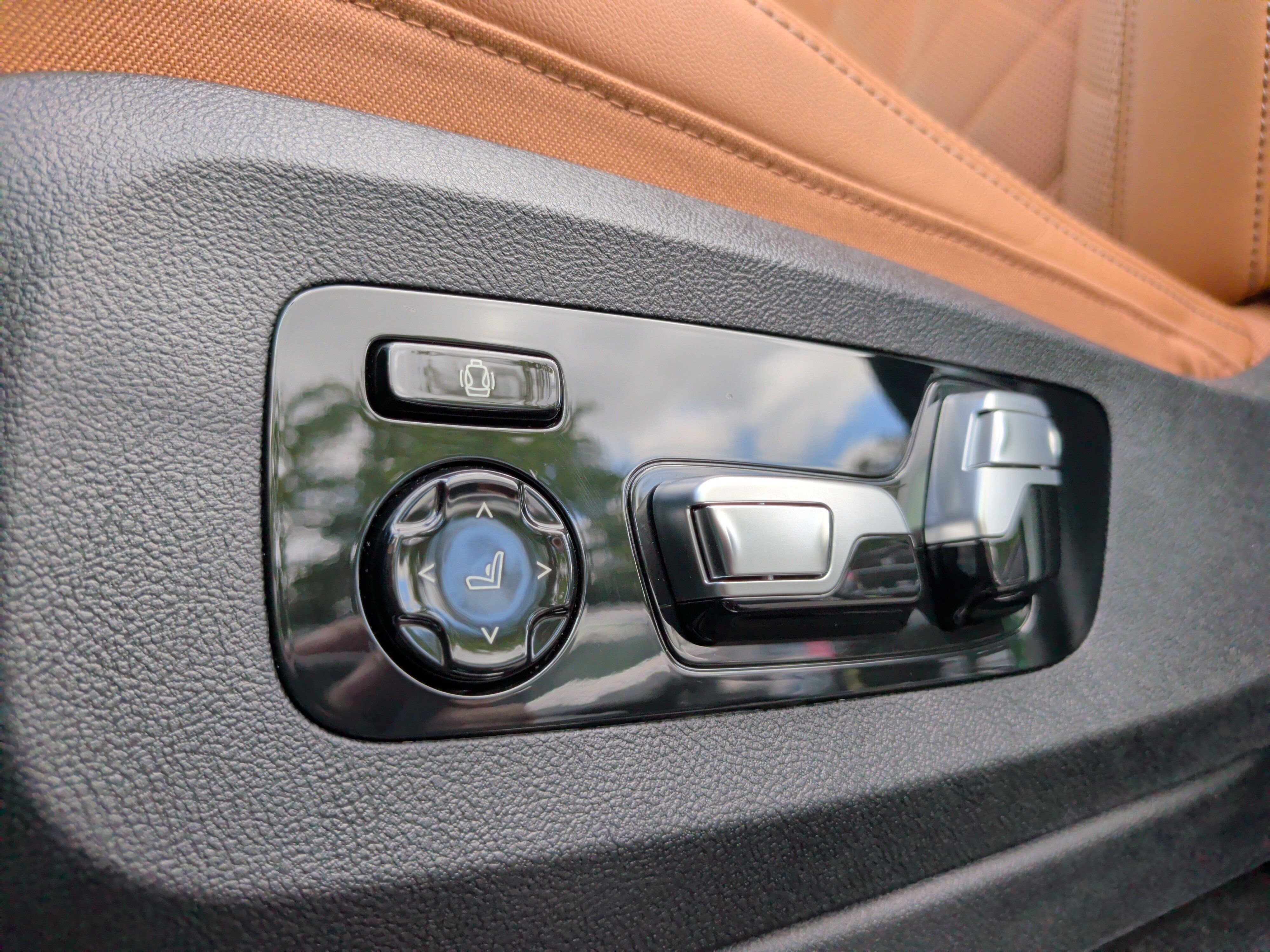 Certified 2026 BMW X6 M60i AWD/4WD image 28