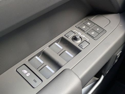 New 2026 Land Rover Defender 110 X-Dynamic SE image 27