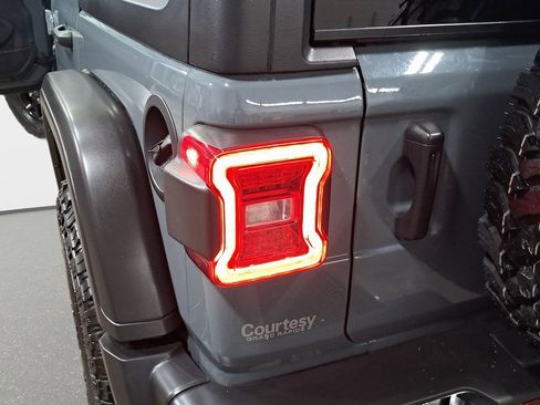 Certified 2024 Jeep Wrangler Willys image 36