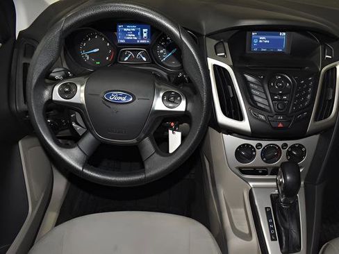 Used 2014 Ford Focus SE FWD image 12