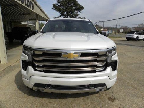 Used 2022 Chevrolet Silverado 1500 High Country w/ Technology Package AWD/4WD image 3