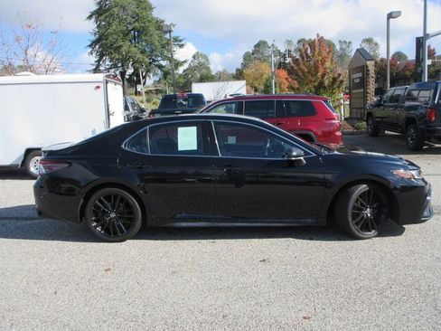 Used 2022 Toyota Camry XSE image 3