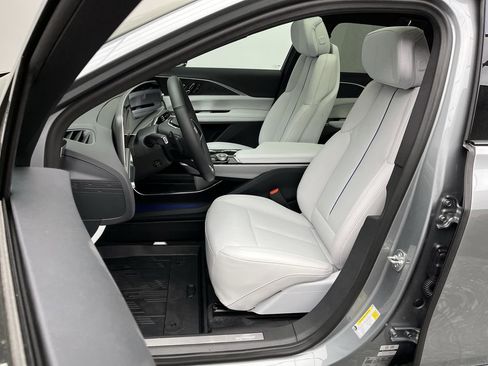 New 2025 Cadillac Lyriq Luxury image 9