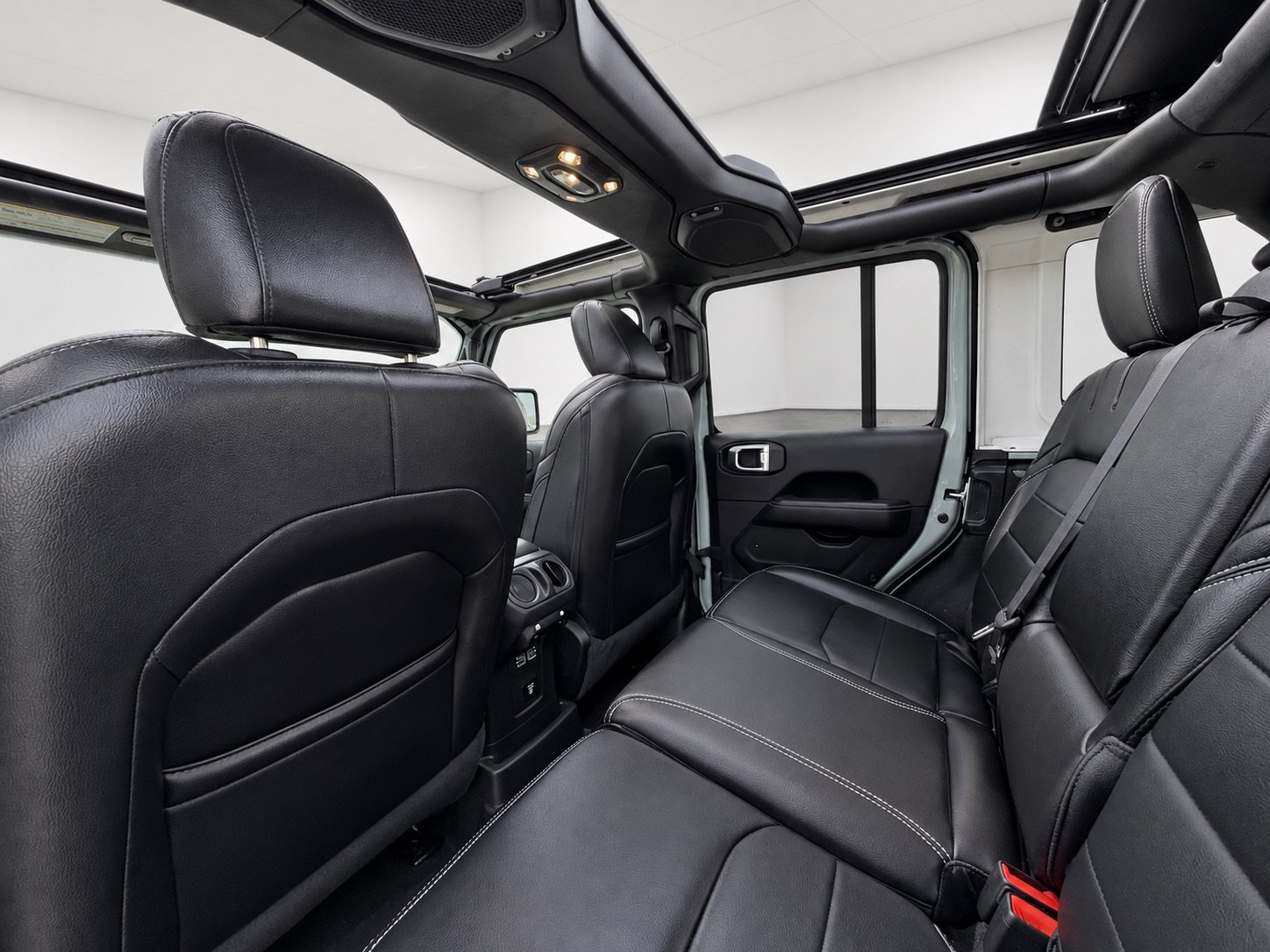 Used 2023 Jeep Wrangler Unlimited Sahara w/ Cold Weather Group AWD/4WD image 44