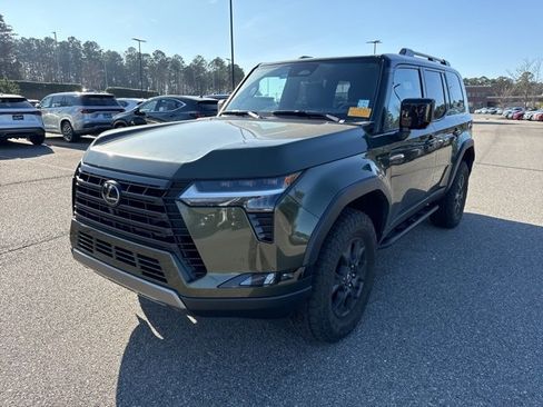 Used 2024 Lexus GX 550 image 4