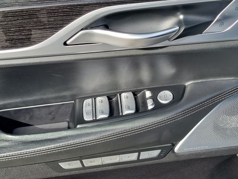 Used 2017 BMW 750i RWD image 26