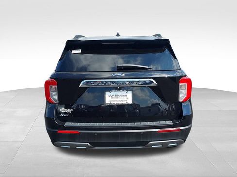 Used 2024 Ford Explorer XLT w/ Equipment Group 202A RWD image 4