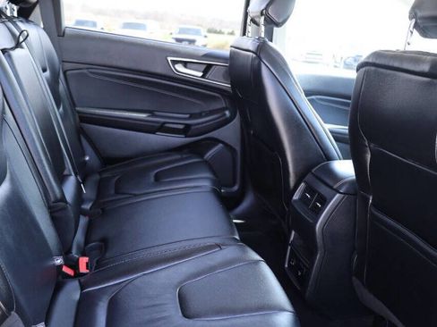 Used 2022 Ford Edge Titanium image 16