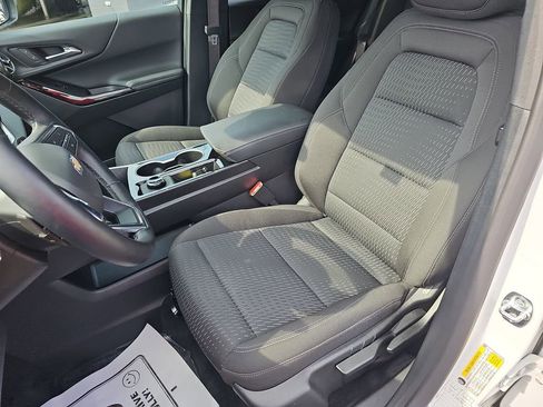 Used 2026 Chevrolet Equinox LT FWD image 19